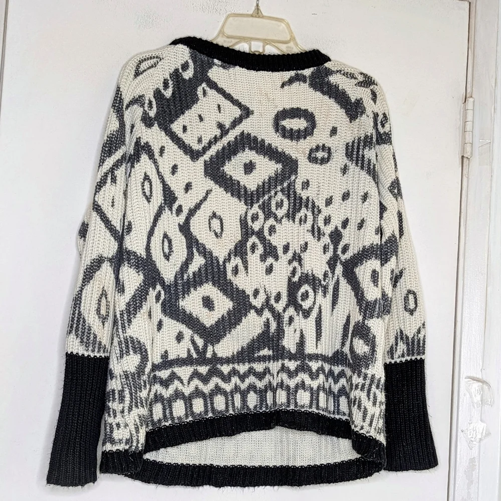 FARM Rio • Pullover Sweater - Picture 2 of 3